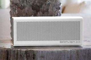 スノボのBurtonコラボ防水Bluetoothスピーカー「BRV-X」。2台で