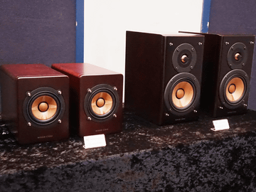 JVC、長年使い込んだ楽器からヒントを得た人工熟成響棒採用ウッド