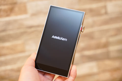 ミニレビュー】AK初、ディスクリートR-2R DAC搭載「A&futura SE300