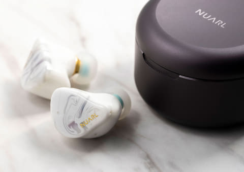 NUARL、バイアンプ駆動でデュアルドライバ、個人最適化もできる完全