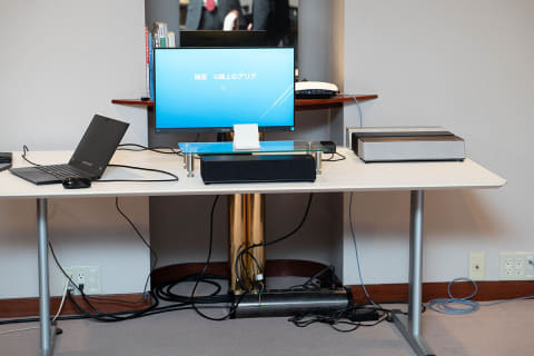 レビュー】机に置けるサイズで衝撃の立体音響「OPSODIS 1」を聴く