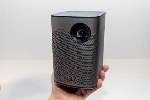 薄さ64mmでバッテリー内蔵XGIMIプロジェクタ。ポータブルでも明るい