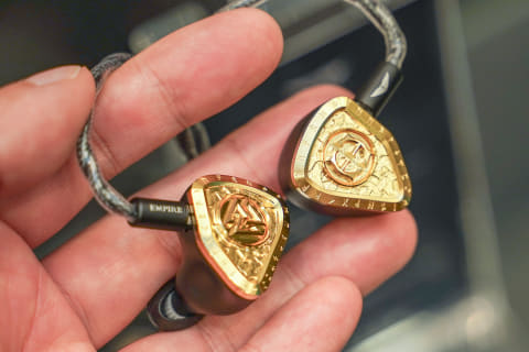 2200円の超コスパイヤフォン「AZLA TRINITY」から、世界初展示Empire