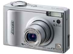 オールドデジカメの凱旋：富士フイルムFinePix F10（2005年