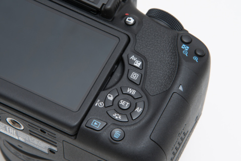 新製品レビュー：キヤノンEOS Kiss X8i（外観・機能編） - デジカメ