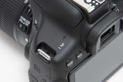 新製品レビュー：キヤノンEOS Kiss X8i（外観・機能編） - デジカメ