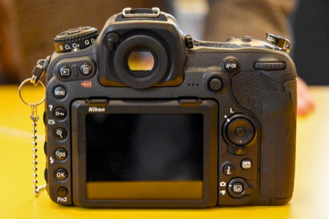 ニコン、DXフォーマット最上位モデル「D500」 - デジカメ Watch Watch