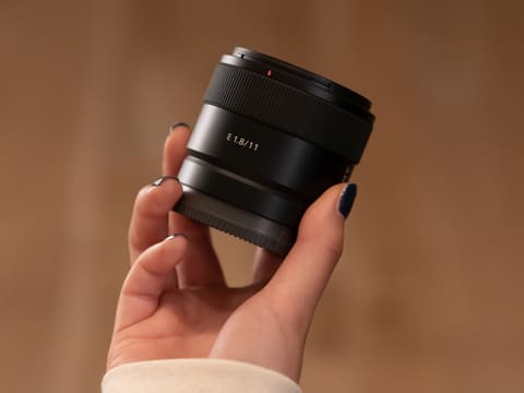 ソニー、約181gのAPS-C超広角「E 11mm F1.8」。7万円 - デジカメ Watch