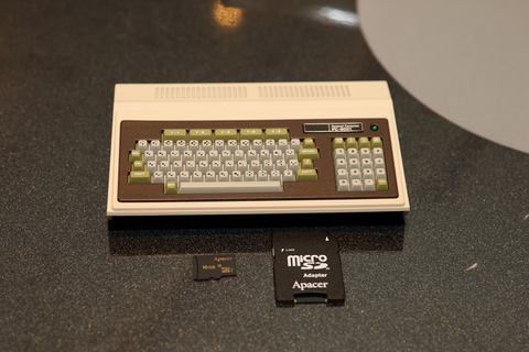 速報】40年の時を経てあの名機がミニサイズで復活！「PasocomMini PC