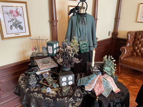 ディズニー、「ホーンテッドマンション」スペシャルイベントのグッズを