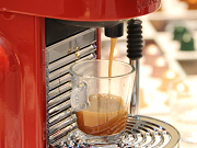 ネスプレッソ、濃さを5段階から選べるコーヒーメーカー「マエストリア