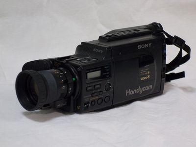 わたしの思い出家電】ソニーの8mmビデオカメラ「CCD-V88」 - 家電