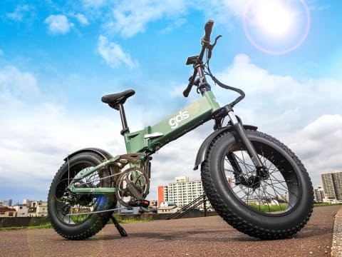 4インチ極太タイヤの折りたたみ電動アシスト自転車XPLORER。最大120km