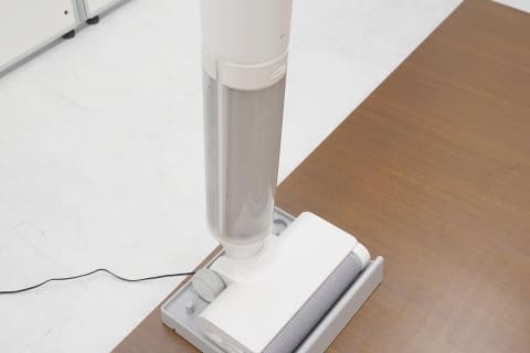 アクア、水拭きできて軽いスティック掃除機「ワイプル」 - 家電 Watch