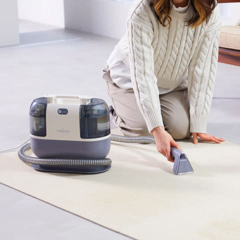 60℃温水で汚れ浮かせて吸うカーペットクリーナー、レイコップ - 家電 Watch