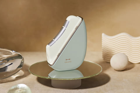 BRUNO初の美容家電。表情筋を鍛えるEMS美顔器 - 家電 Watch