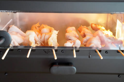 煙の出ない焼き鳥器「ヤキトリル」で家飲みが捗ること間違いなし【家電