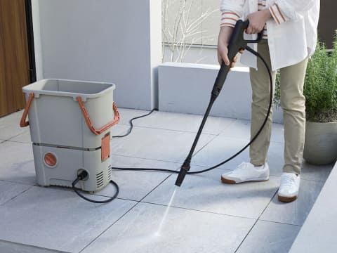 アイリスのタンク式高圧洗浄機、水道から遠くても使える - 家電 Watch