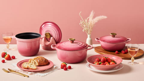 ル・クルーゼ、定番ホーロー鍋の限定色ベリー。人気カラーが復活