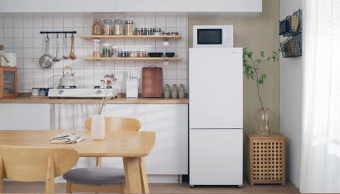 小柄でも背伸びせず最上段の奥まで手が届く冷蔵庫、ハイセンス - 家電