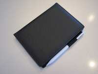 シャープ、紙ノート感覚の電子メモツール「電子ノート WG-N10