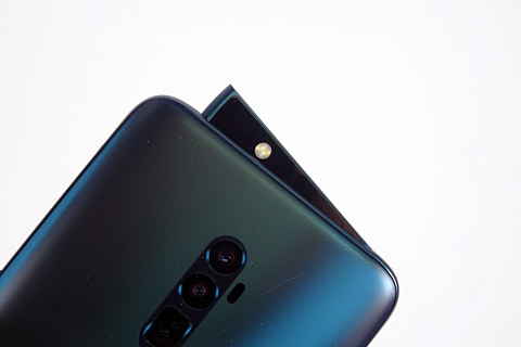 OPPOから「Reno 10x Zoom」登場、10倍ハイブリッドズーム - ケータイ Watch