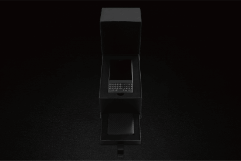 限定299台の「BlackBerry KEY2 Last Edition」――オリジナルケース付き