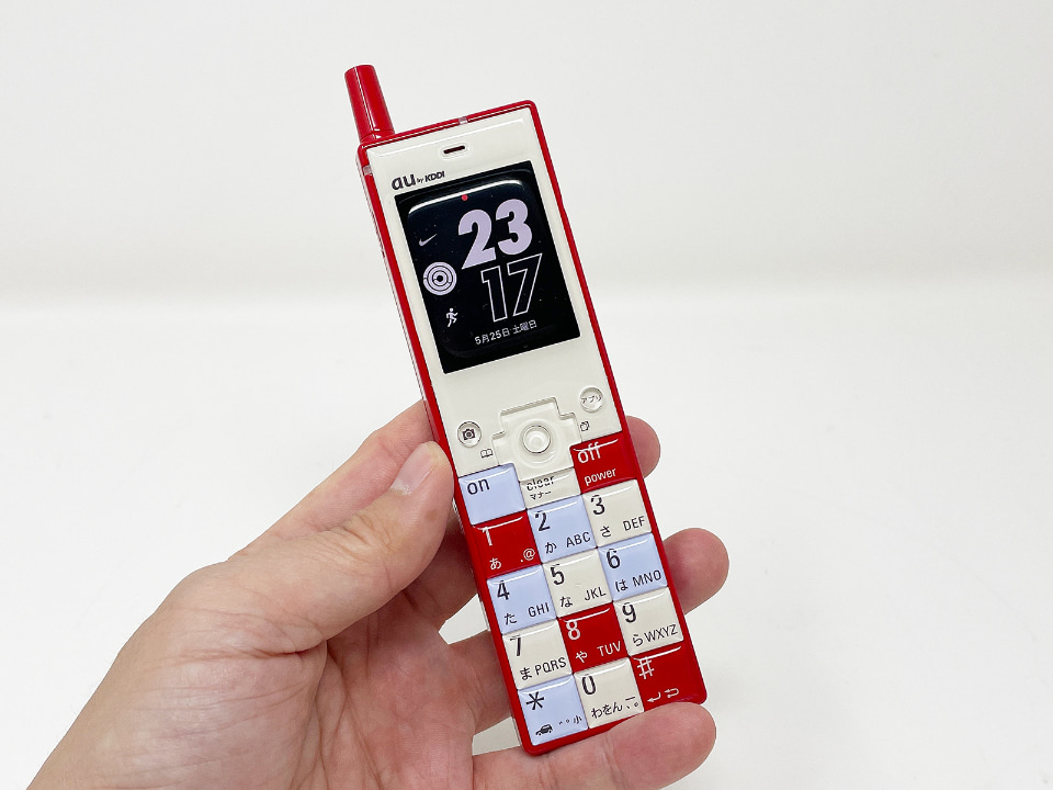 憧れの「INFOBAR」オーナー気分が味わえるApple Watchケース