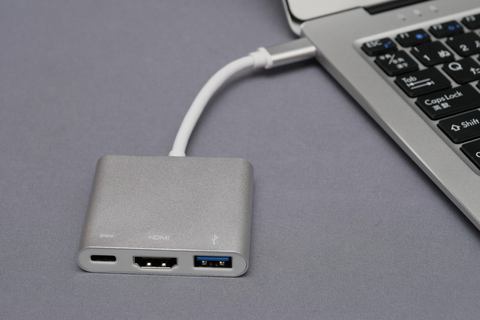 Hothotレビュー】3万円台でもチープさが見えない金属筐体の11.6型