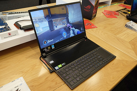 ASUS、RTX 2080搭載で厚さ17mm未満の超薄型15.6型ゲーミングノート