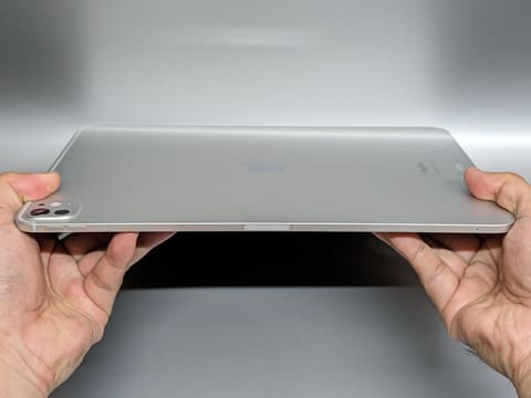 山口真弘の電子書籍タッチアンドトライ】13型にして超軽量579gの