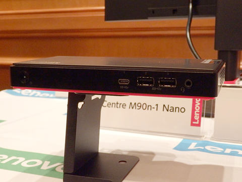 レノボ、厚さ22mmの超小型デスクトップ「ThinkCentre M90n-1 Nano