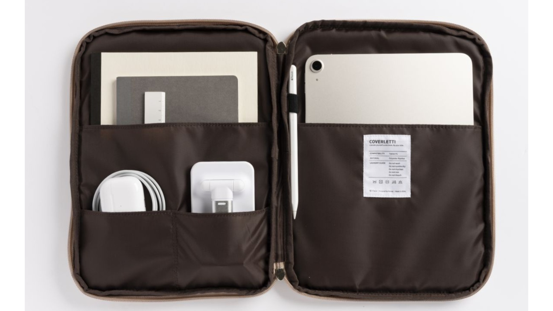 小物やタブレットをスマートに持ち歩く。バッグインバッグにもなるこの