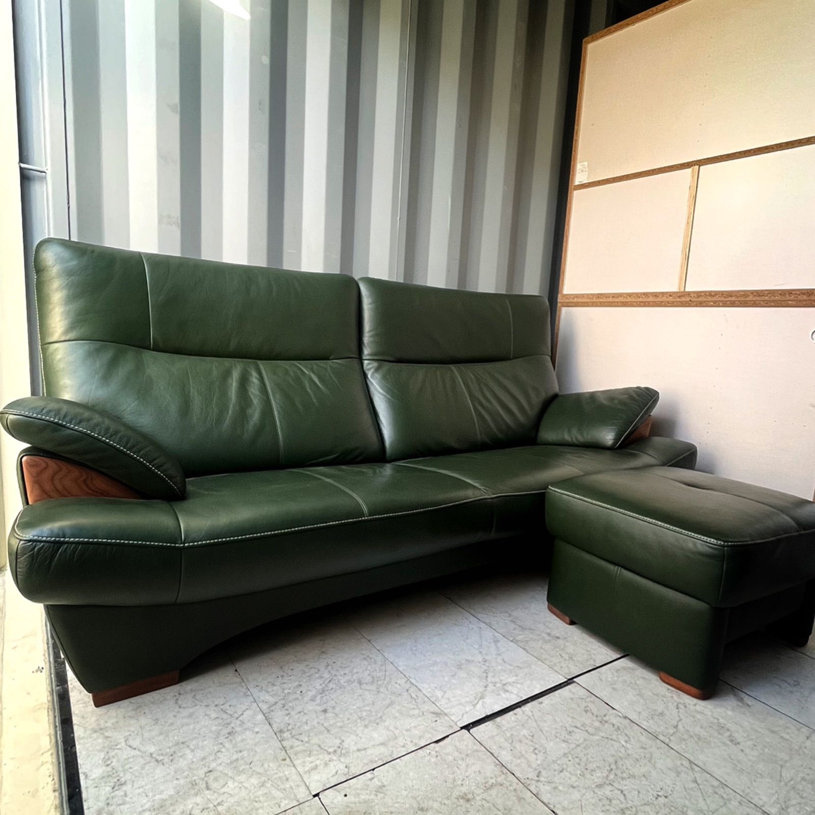取付無料！カリモク チターノ ブルックス 本革ダークグリーンソファ