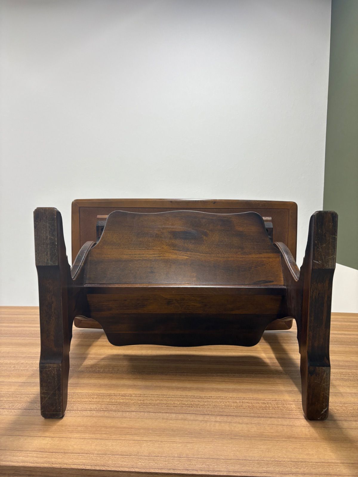 カリモク コロニアル マガジンラック サイドテーブル 飾り棚 花台 ※i4