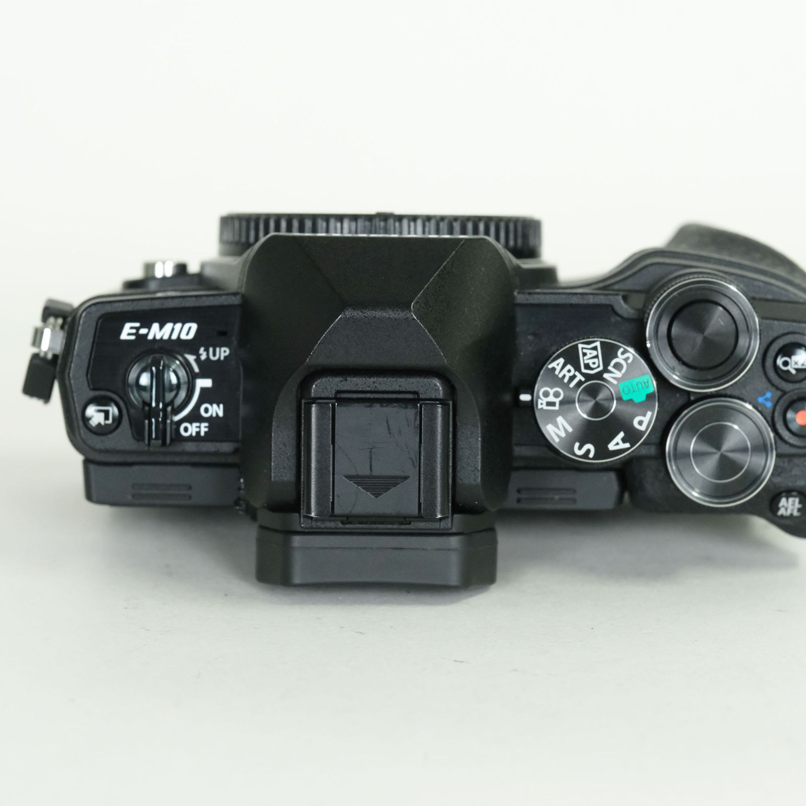 美品 | シャッター数5,881回] OLYMPUS OM-D E-M10 Mark IV [ボディ