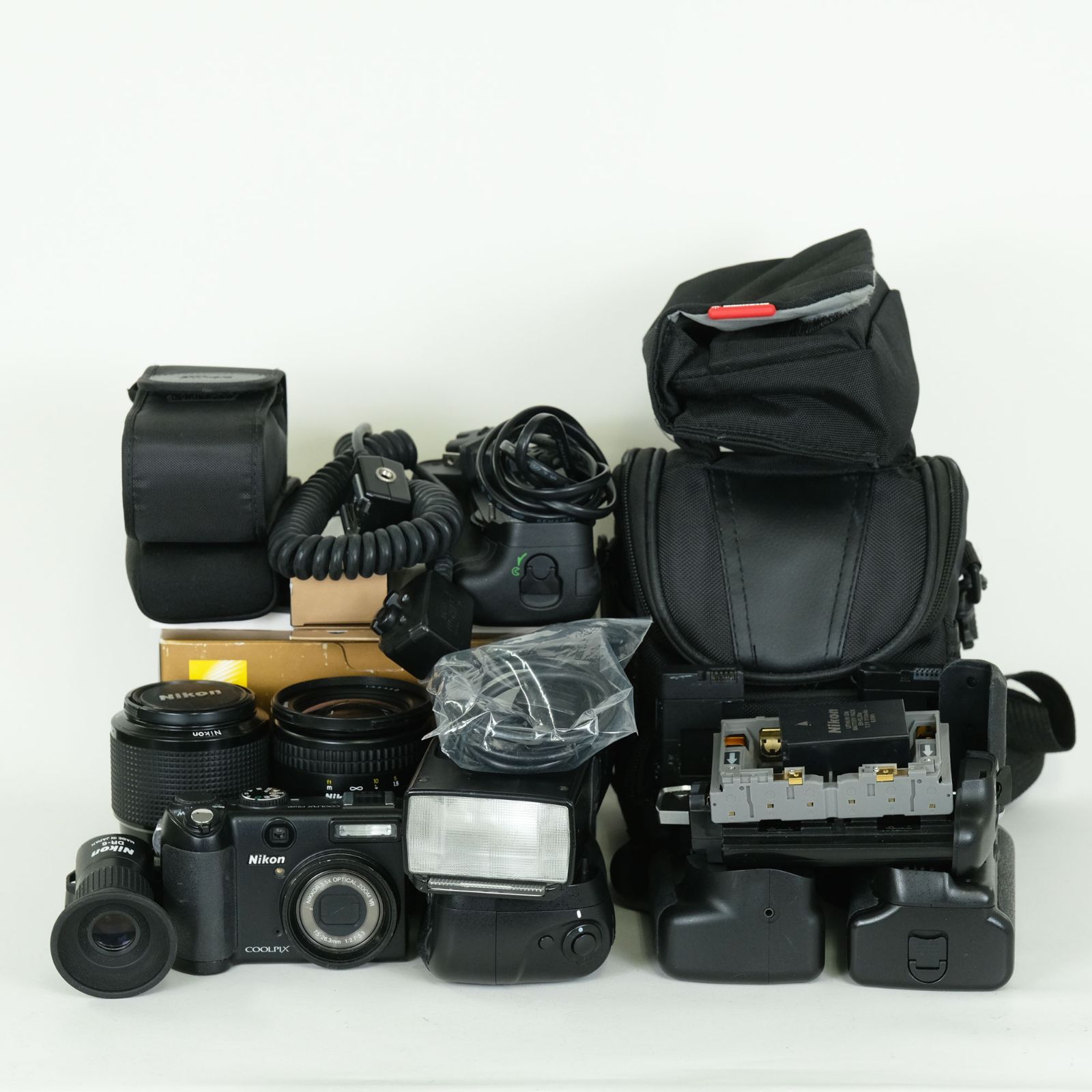 カメラ関連製品詰め合わせ・ジャンク] カメラ・レンズ類・バッテリー