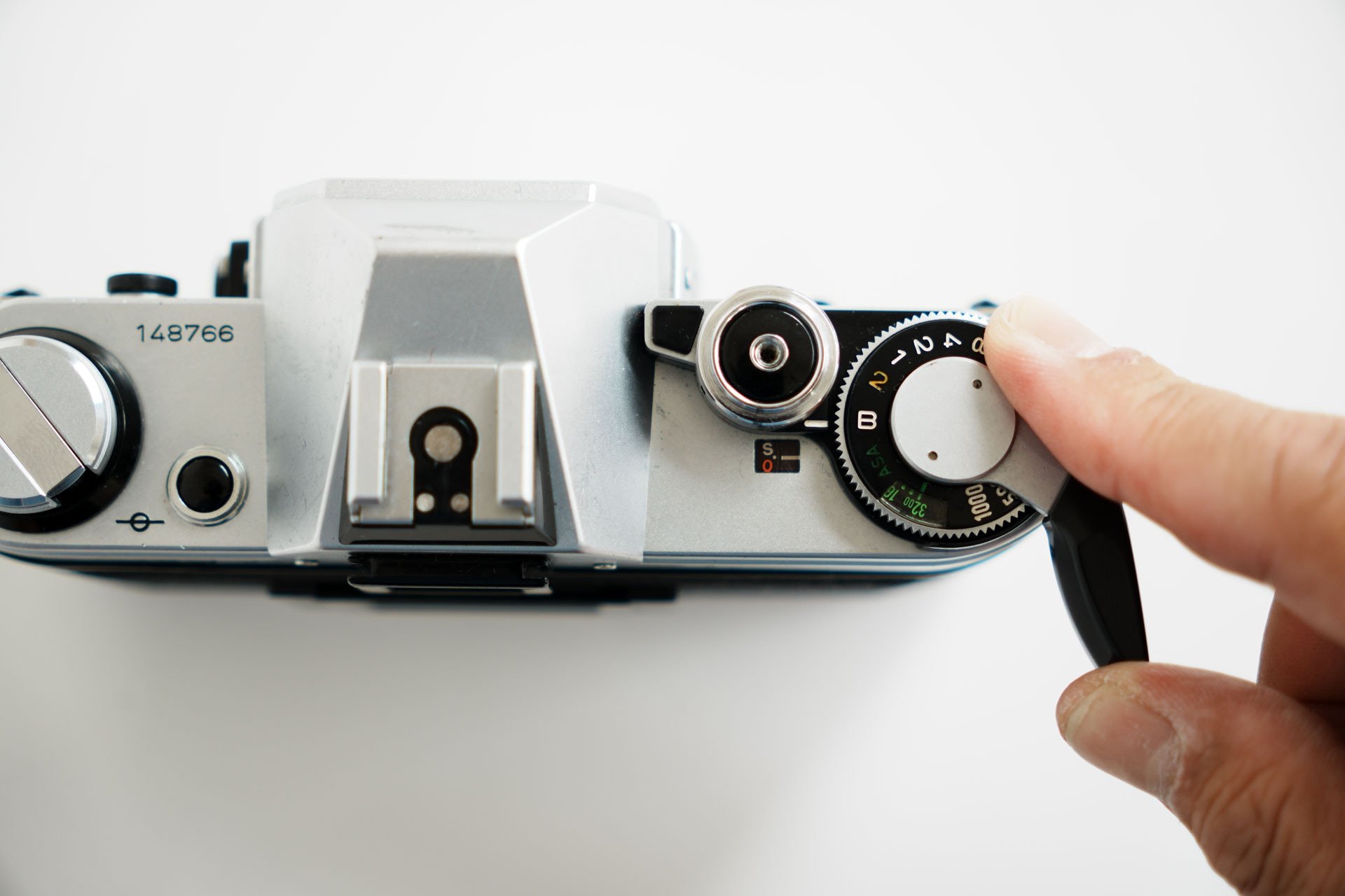 Canon AE-1 露出計連動ワイヤーの交換｜レトロカメララボ京都