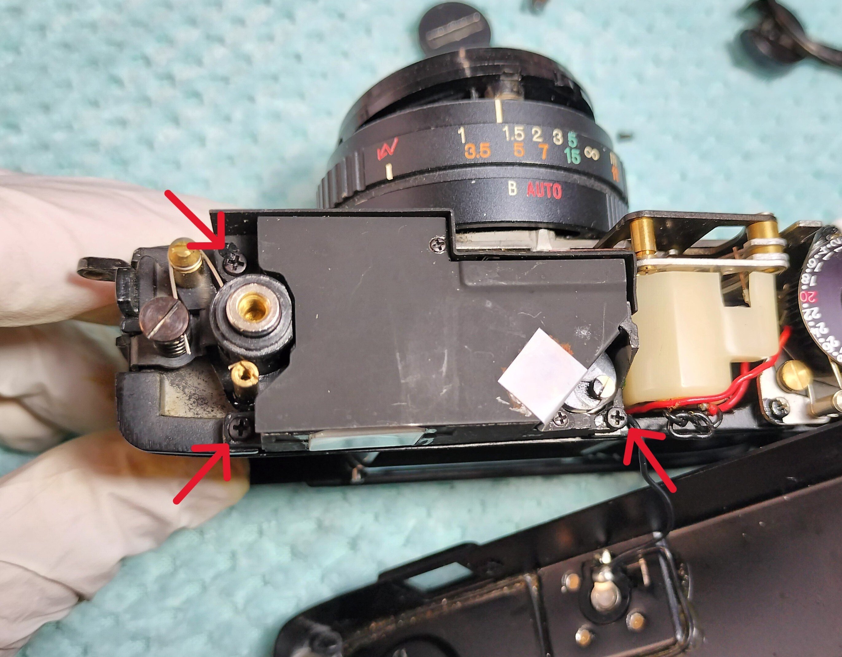 Konica C35の分解｜フィルムカメラ修理のアクアカメラ