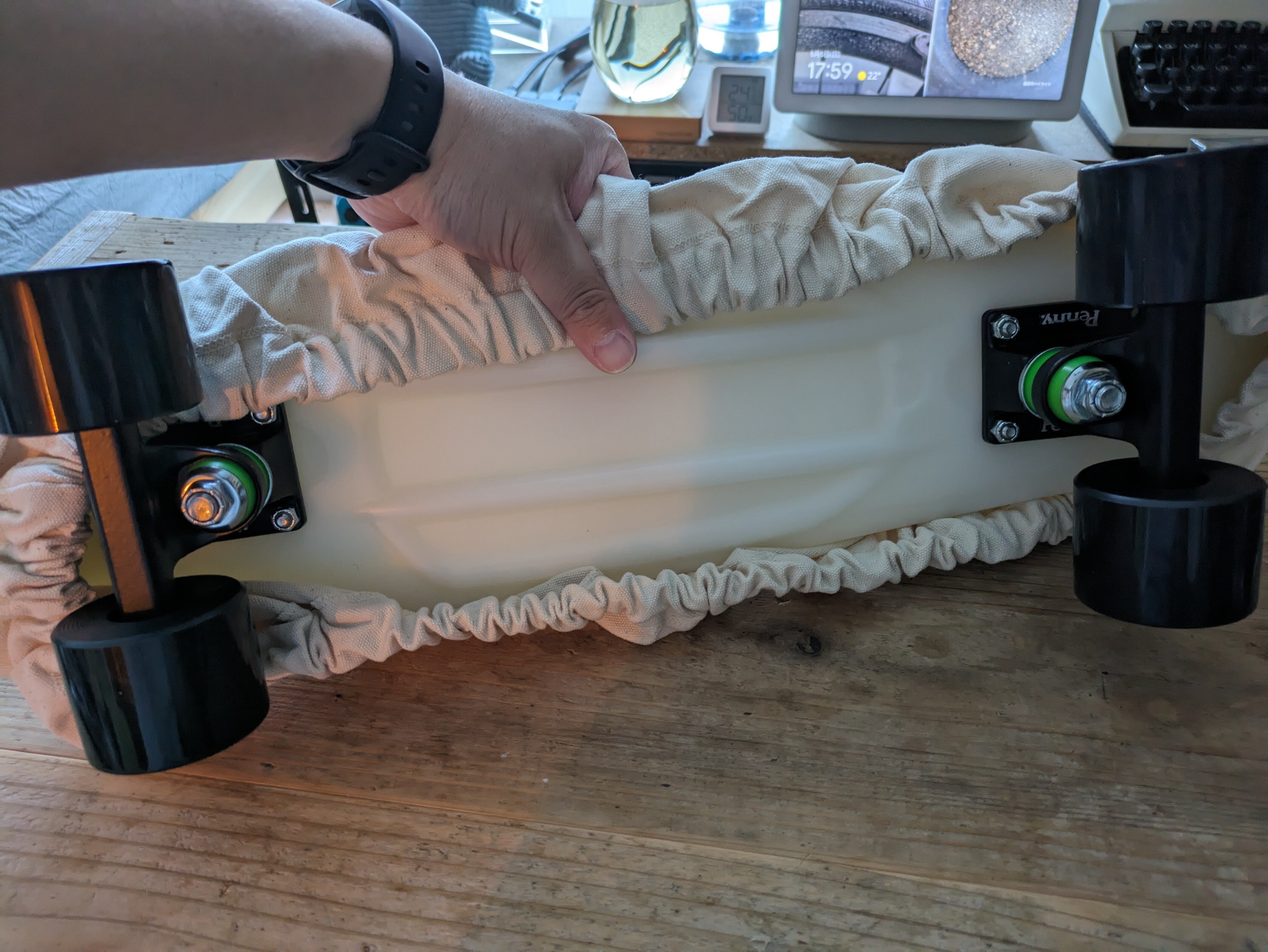 スケートボード】「Penny クラシックス 蓄光デッキ／CASPER ・22インチ