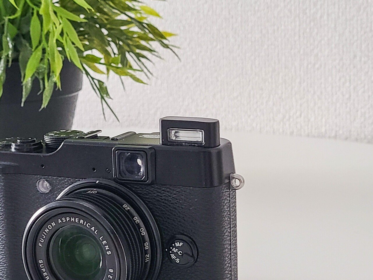 いまさらですが、FUJIFILMのコンデジX10をお迎え。｜©︎Reo Kobayashi