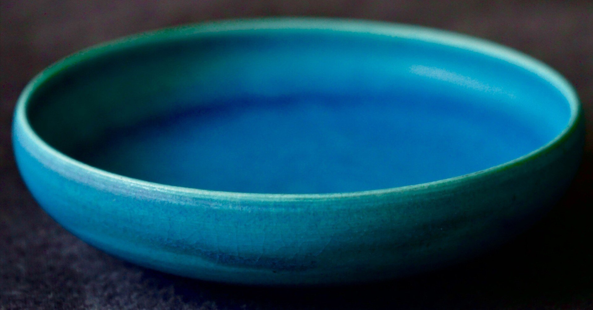 吸い込まれるほどに深淵な沖縄ブルー 大嶺工房のやちむん （沖縄 読谷