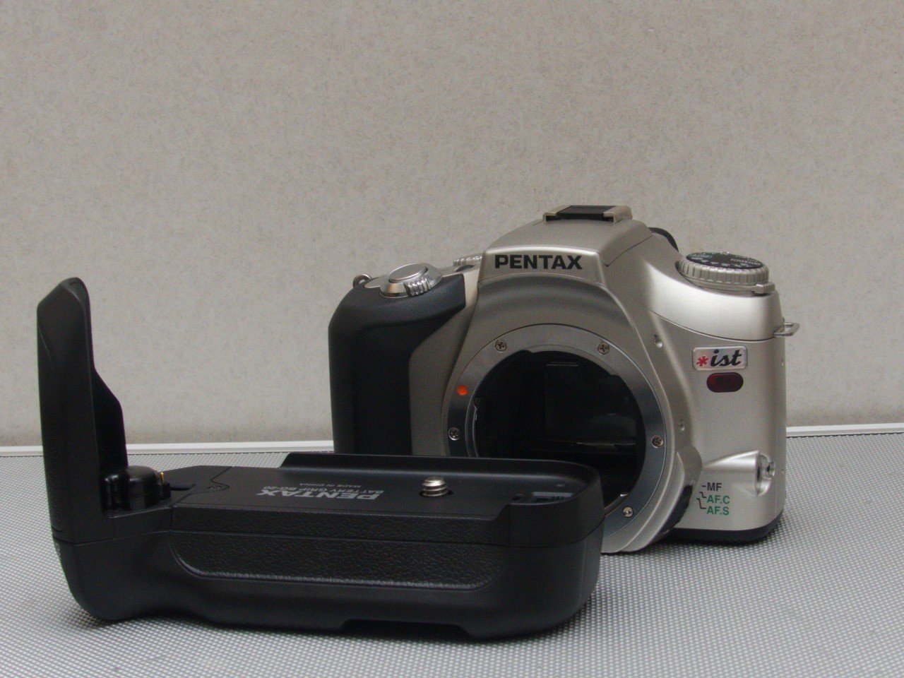 ist用バッテリーグリップ｜こびとたびにでる