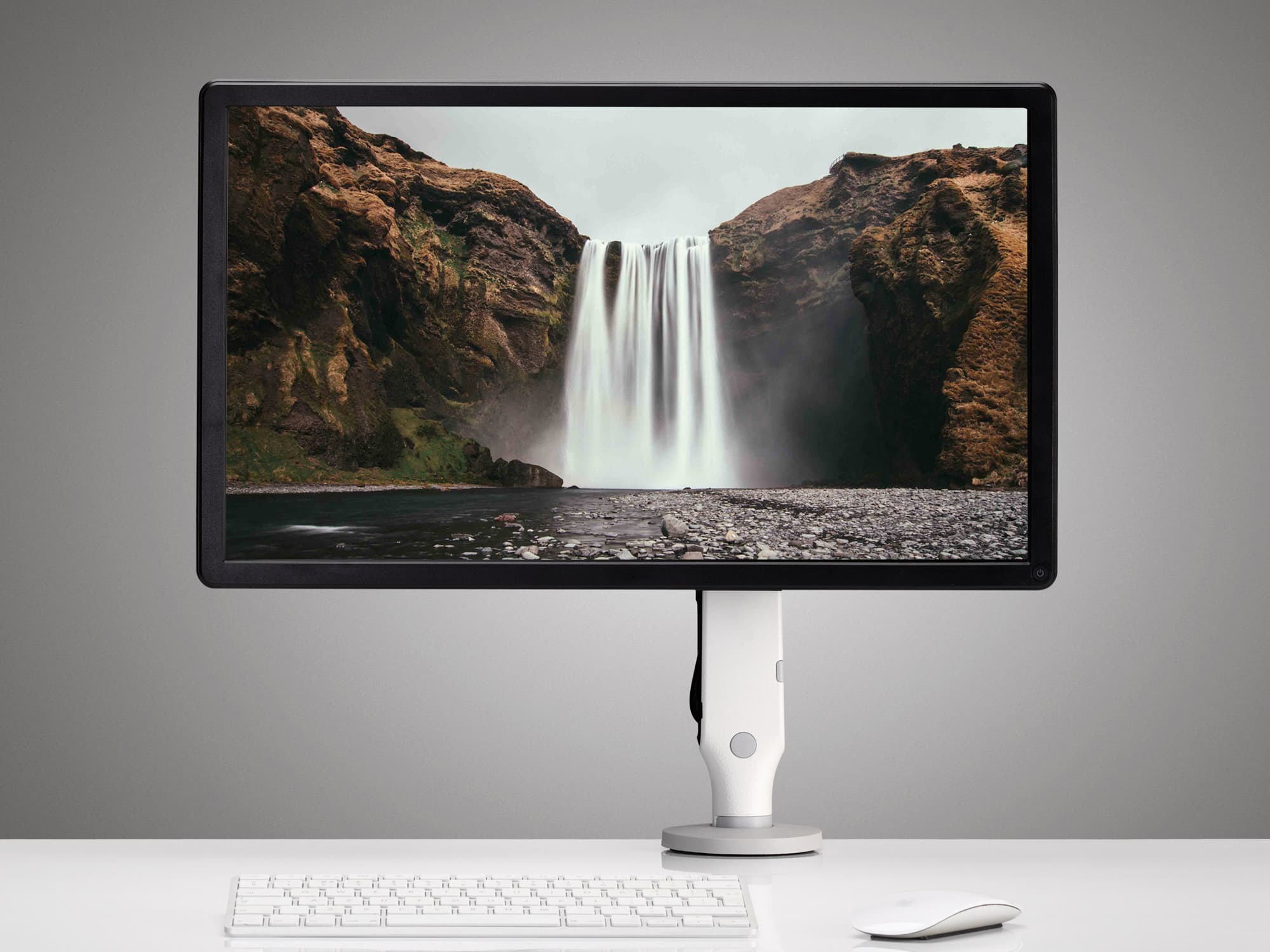 Ollin モニターアーム - CBS（Colebrook Bosson Saunders） - 株式会社