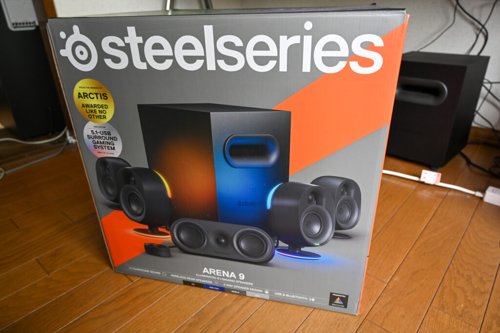 仕事の時も音を楽しむために、STEELSERIES ARENA 9