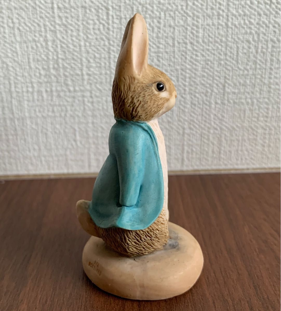 立っているピーターラビット フィギュリン ボーダーファインアーツ