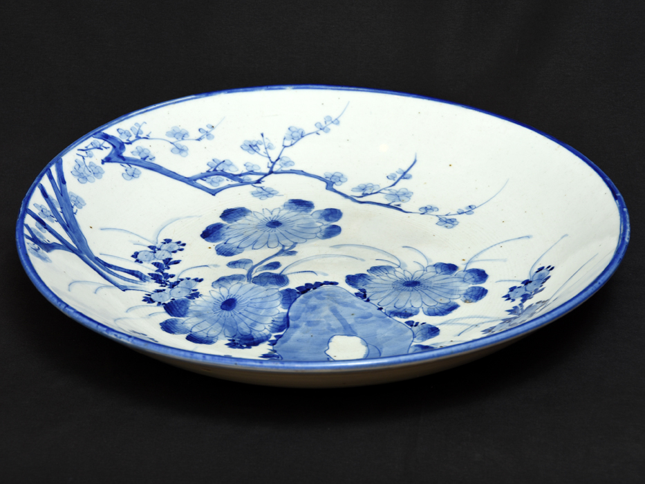 Yahoo!オークション - 江戸時代後期 古伊万里染付 岩に菊梅図大皿 径40