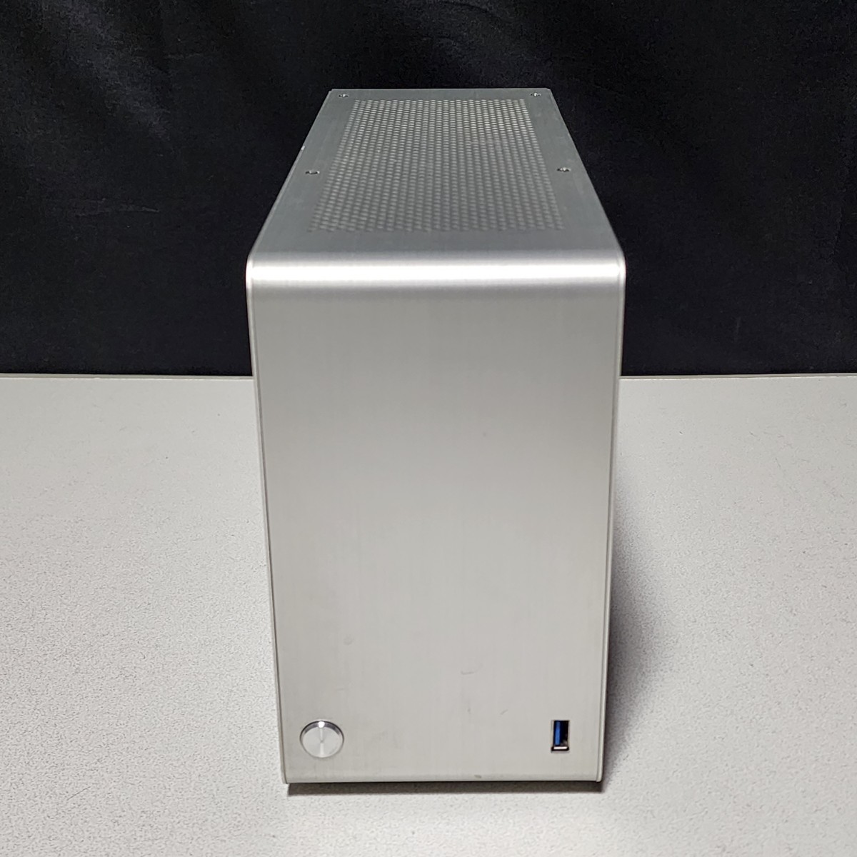 DAN Cases A4-SFX v 2 シルバー 小型PCケース(Mini-ITX) SFX電源