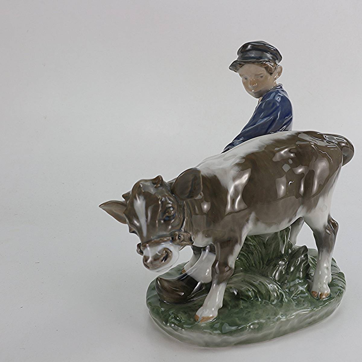 772 ロイヤルコペンハーゲン フィギュリン「牛と牧場に向かう少年