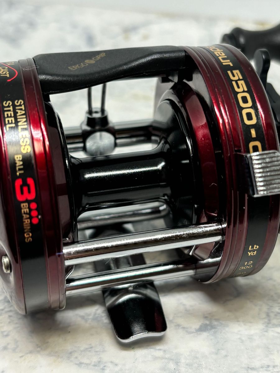 abuアブ5500C3バーガンディモデル(メンテナンス済み) アブ リール